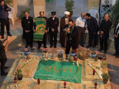 حضور کاروان «زیر سایه خورشید» در یادمان شهدای گمنام مرکز فرهنگی دفاع مقدس مازندران