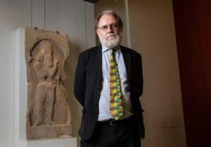 کشف و توقیف سنگ‌نگاره دو هزار ساله ایران در فرودگاه استنستد لندن