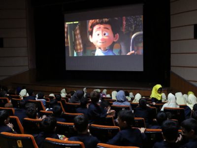 استقبال چشمگیر دانش آموزان ساروی از اکران بچه زرنگ در سینما کانون ساری