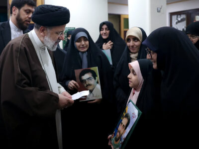 گزارش تصویری دیدار رئیس جمهور با خانواده های شهدا در ساری