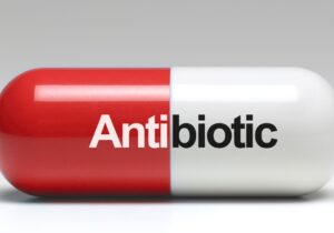 واردات محموله بزرگی از آنتی بیوتیک و سرم طی هفته جاری/ کمبودهای دارویی تا پایان آذرماه برطرف خواهد شد