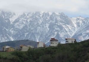 عکس/پوشش مروارید سفید بر کوه‌های هلی‌چال و قله خرو نرو