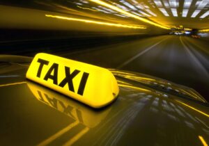 «عجله دارم» تاکسی‌های اینترنتی تخلف است/ الزام ایران‌خودرو به عرضه ۱۰ هزار خودرو دپو شده