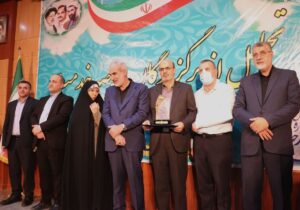 ادارهکل آموزشو پرورش استان به عنوان یکی از دستگاههای برتر جشنواره شهید رجایی تقدیر شد