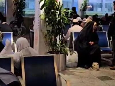 تأخیر بیش از ده ساعته پرواز تا سرگردانی حجاج در سالنهای سرد فرودگاه جده!|کام شیرین حجاج ایرانی در فرودگاه جده تلخ شد!/ فیلم اعتراض شدید حجاج ایرانی را ببینید