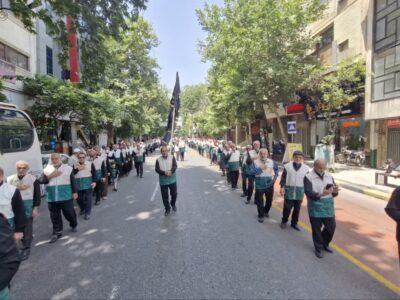 نوای یا حسین(ع) خادمیاران رضوی در کوچههای ساری پیچید/کلیپ