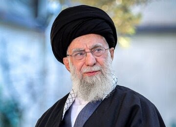 پیکر رهبر شهید به خاک سپرده شد