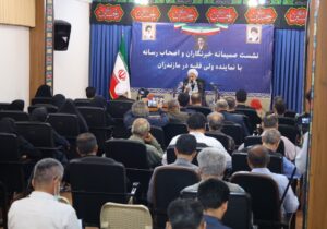 دیدارهای عمومی با آیت الله لائینی برای همه فراهم است/تأکید بر اهمیت نشر اخبار درست در رسانه