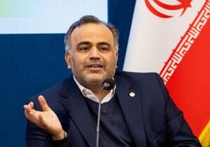 روستا هنوز با صدای پیرهایش بیدار میشود