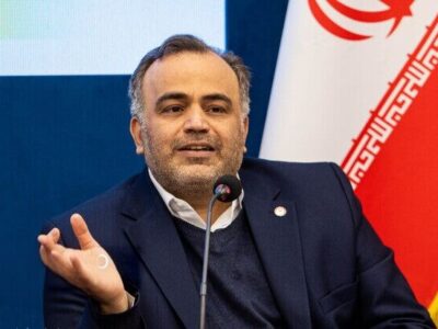 روستا هنوز با صدای پیرهایش بیدار میشود