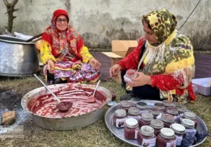 برگزاری جشنواره انار ترشی در روستای دازمیرکنده شهرستان ساری